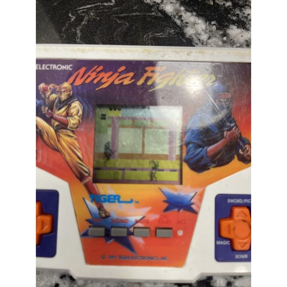 Tiger Electronics Ninja Fighter Handheld LCD Electronic Game 1991 Tested Working